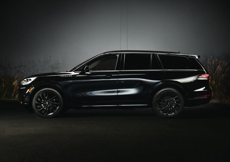 A 2024 Lincoln Aviator® SUV is shown in the Infinite Black exterior color | Lincoln Demo 2 in Wooster OH