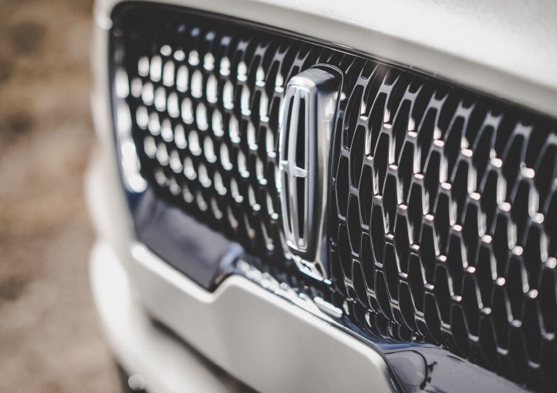 The grille of the 2024 Lincoln Aviator® Reserve model with an eye-catching repeated field of Lincoln Star logo shapes | Lincoln Demo 2 in Wooster OH