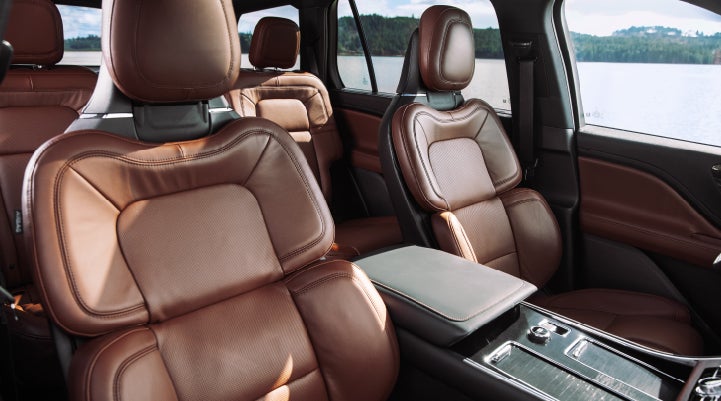 The front row's Perfect Position Seats in a 2024 Lincoln Aviator® Reserve model with Ebony Roast interior | Lincoln Demo 2 in Wooster OH