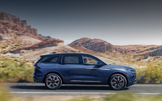 A 2024 Lincoln Nautilus® SUV is being driven in a desert setting. | Lincoln Demo 2 in Wooster OH