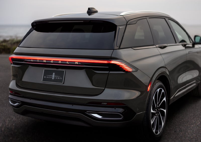 The rear of a 2024 Lincoln Black Label Nautilus® SUV displays full LED rear lighting. | Lincoln Demo 2 in Wooster OH