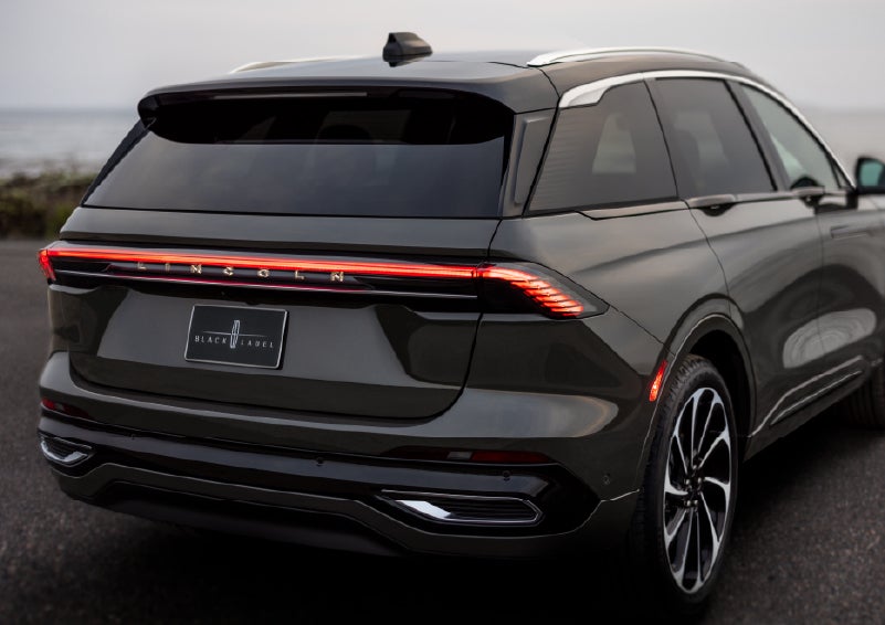 The rear of a 2025 Lincoln Black Label Nautilus® SUV displays full LED rear lighting. | Lincoln Demo 2 in Wooster OH
